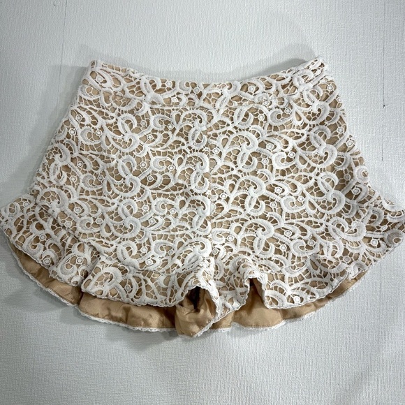 DO+BE Pants - Do+Be lace ruffle bottom white and nude shorts size L